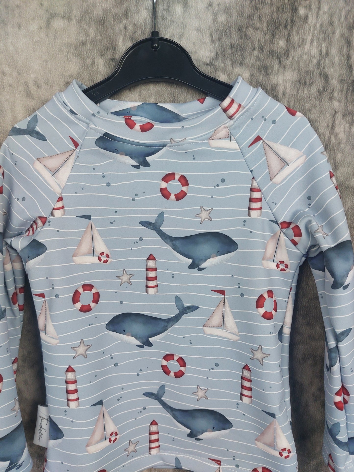 UV Shirt aus einem Stoff von Gina and U