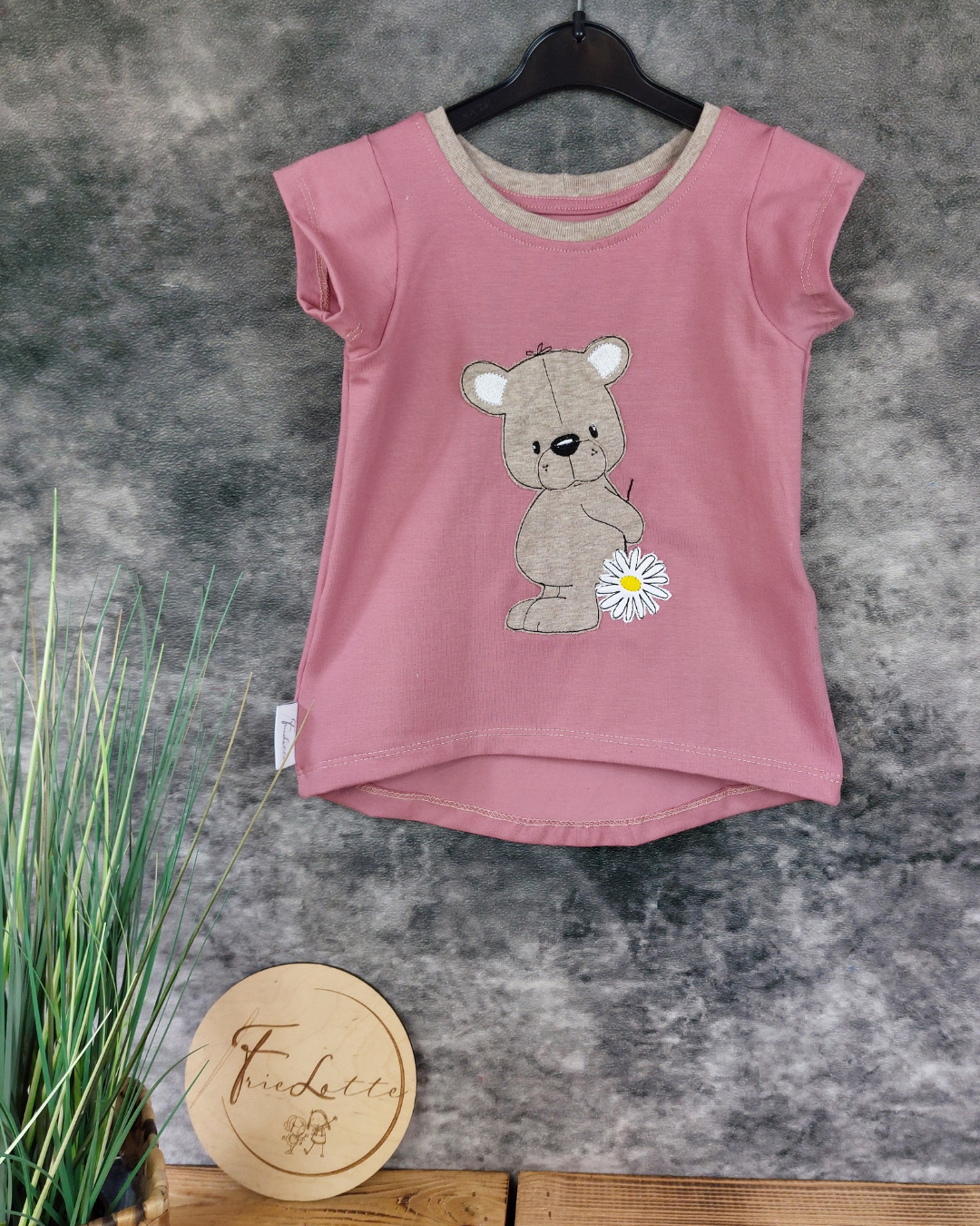 Cutie-Shirt Bär mit Blume in Wunschgröße