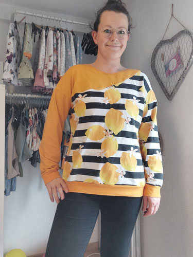 Oversized Sweater aus einem Stoff von Gina and U
