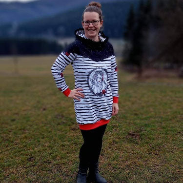Hoodie Mommy Melian als Kleid aus einem Stoff von FrieLotte