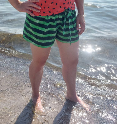 Shorts mit Bindeband aus einem Stoff von Gina and U