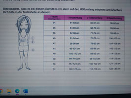 Shorts mit Bindeband aus einem Stoff von Gina and U