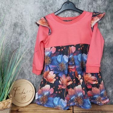 Kleid Juna aus einem Stoff von Gina and U