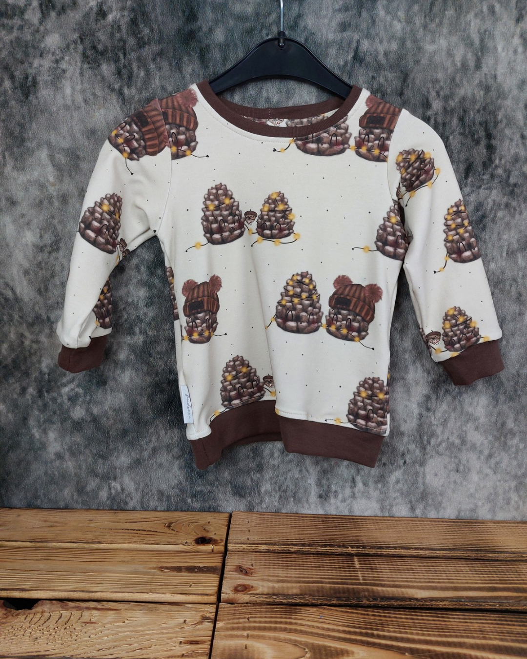 Sweater Gr. 86 Tannenzapfen