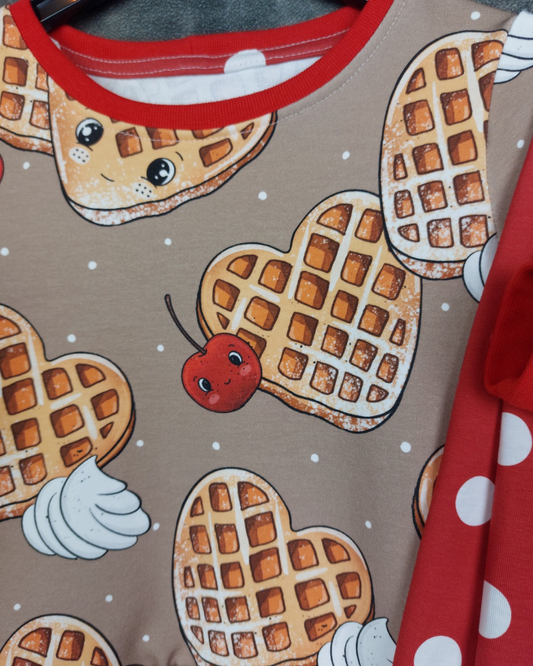 Set Waffeln aus Sweater mit Volant und Leggins