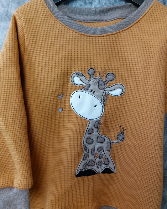 Sweater Giraffe aus Waffeljersey in Wunschgröße