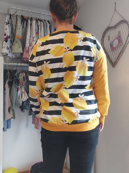 Oversized Sweater aus einem Stoff von Gina and U