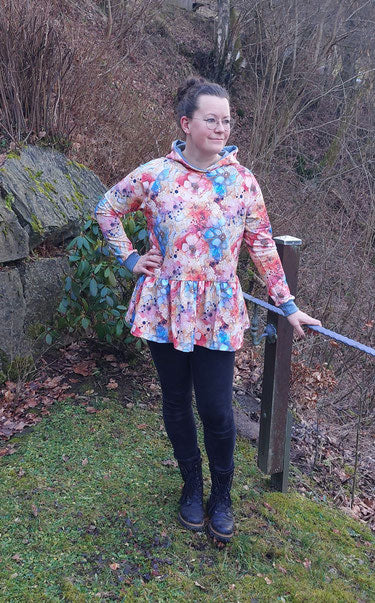 Clover Boho Dress Hoodie mit Tunika Volant aus einem Stoff von FrieLotte