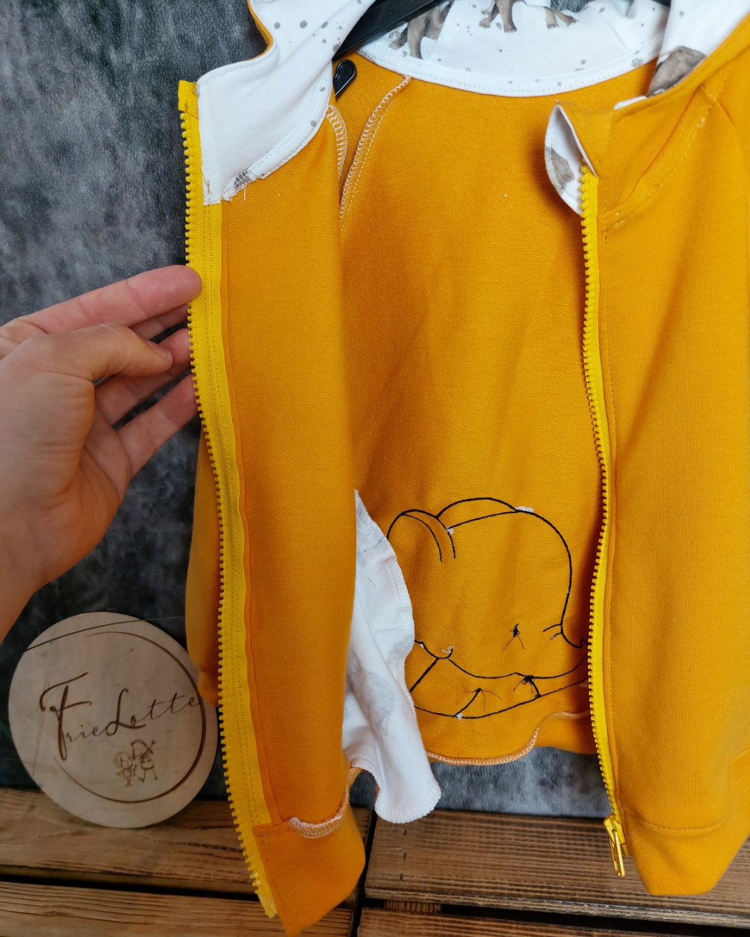 Sweatjacke ungefüttert mit Wunschmotiv in Wunschgröße