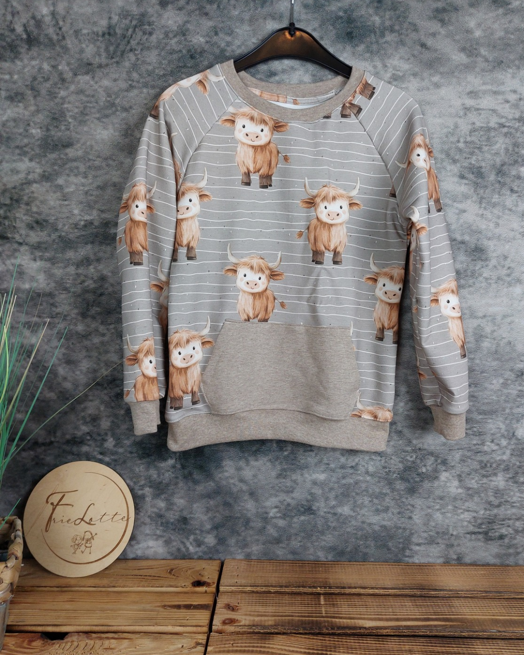 Sweater mit Tasche Highlandrind