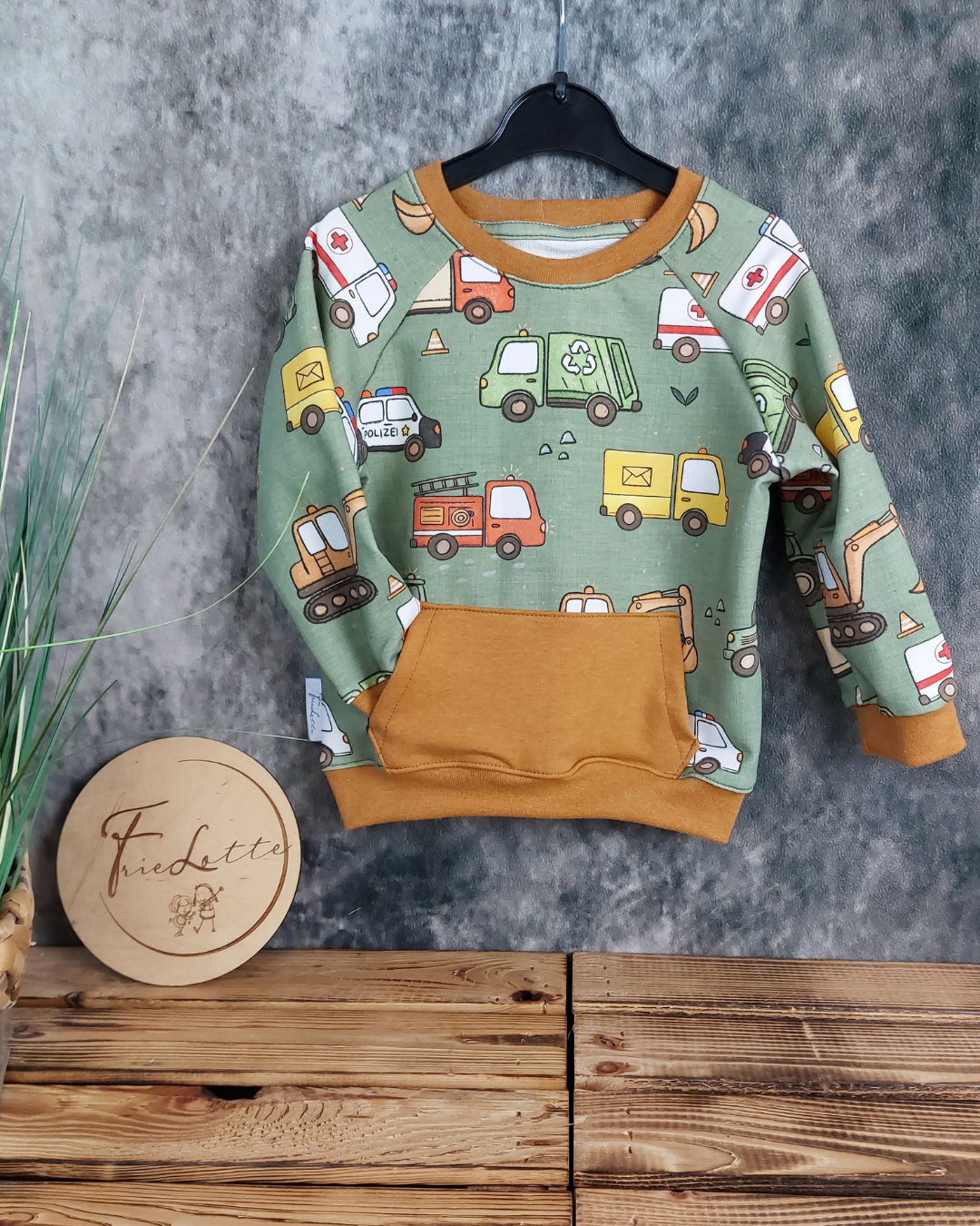 Sweater mit Tasche Auf der Straße Gr. 86