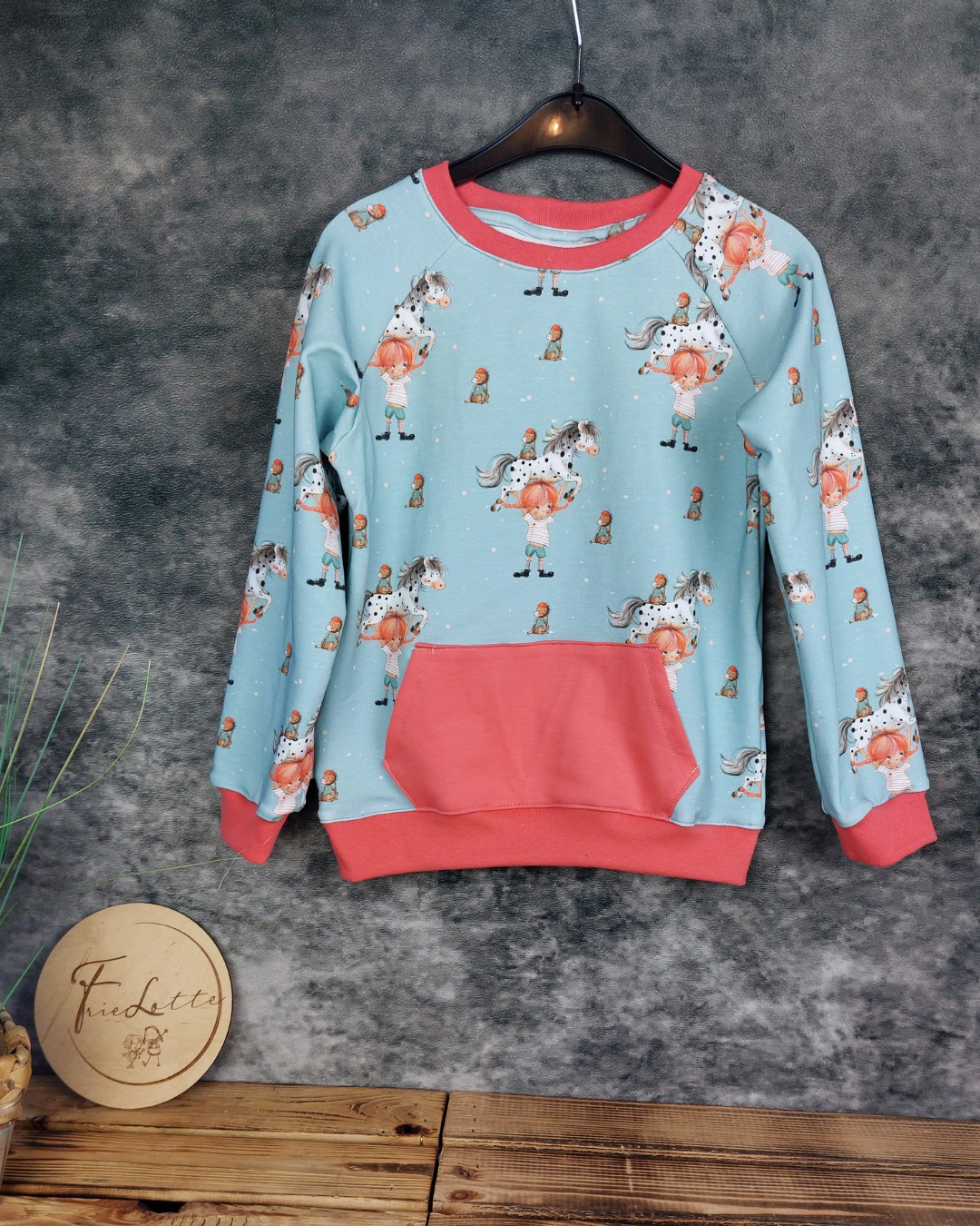 Sweater mit Tasche freches Mädchen